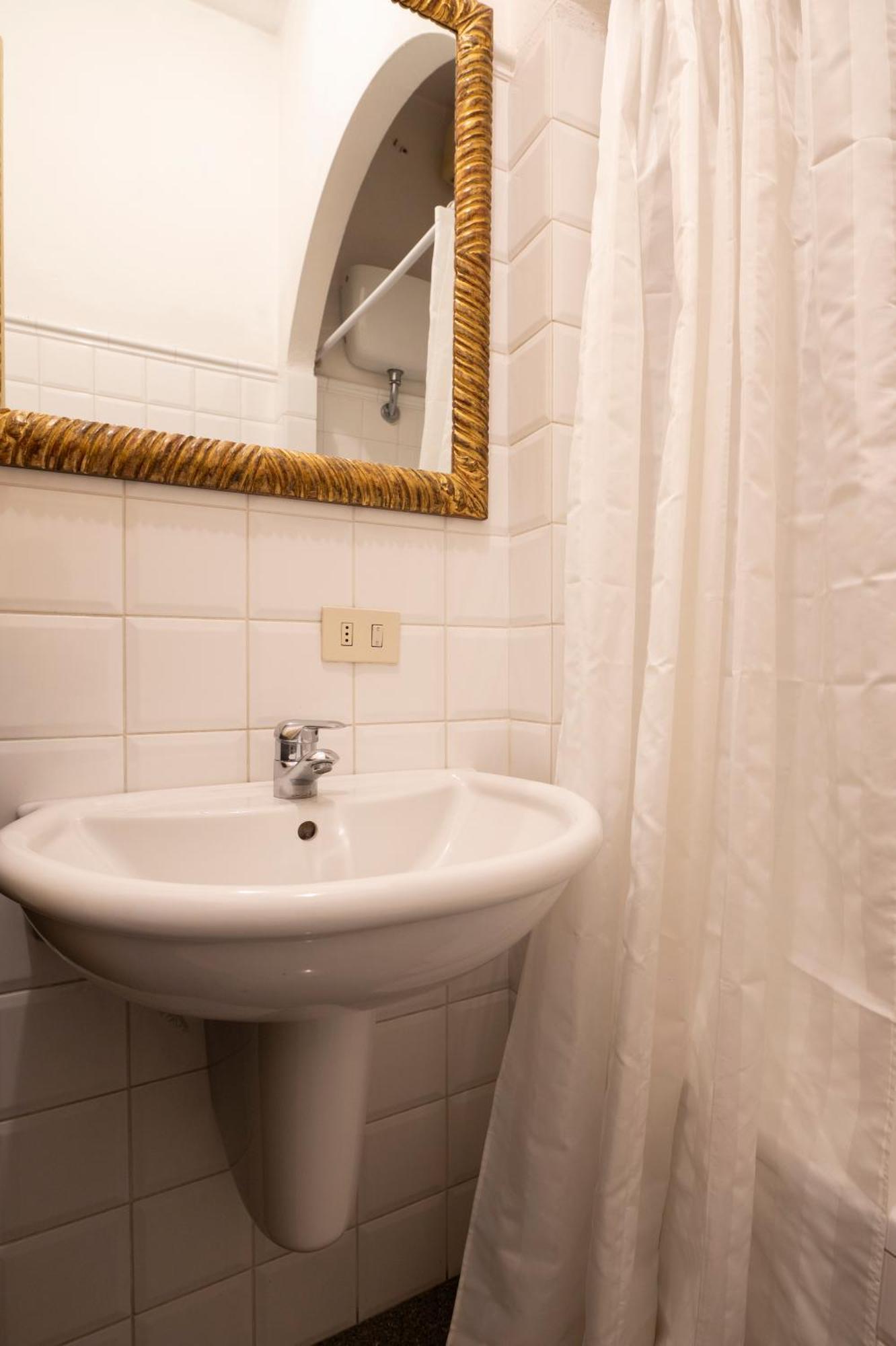 Caravaggio- Con Bagno Privato In Condiviso Oltrarno Gasthof Florenz